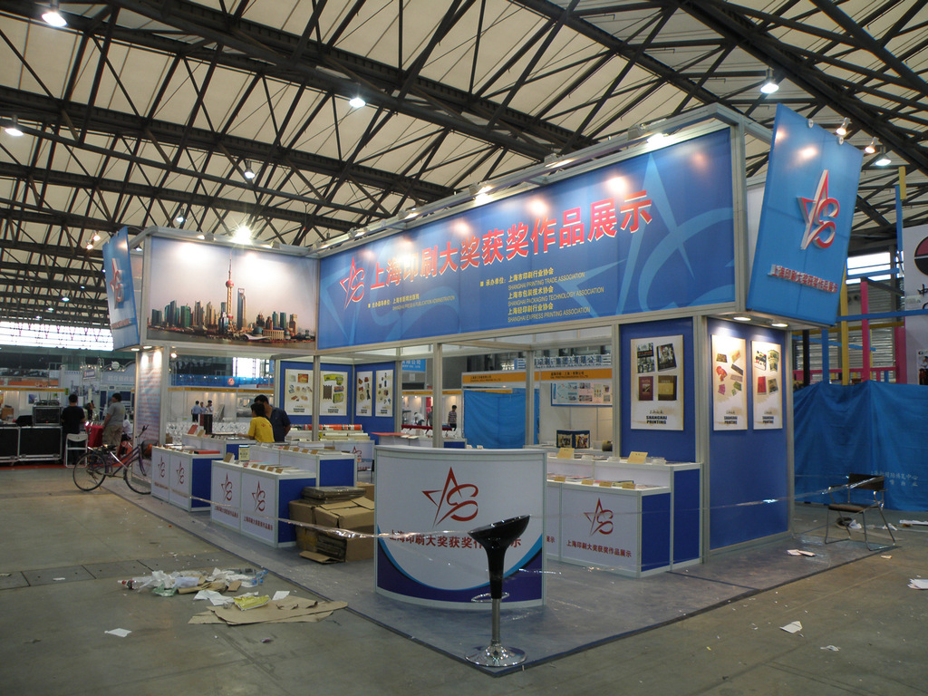 Nimo展示廠家直銷 八棱柱展覽系統(tǒng)在會(huì)展服務(wù)中的專業(yè)搭建優(yōu)勢(shì)